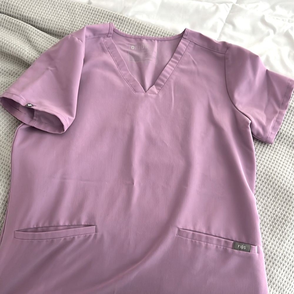 Fig scrub top